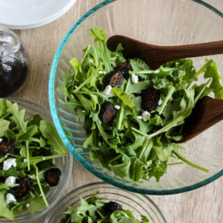 Arugula salad made with figs and goat cheese