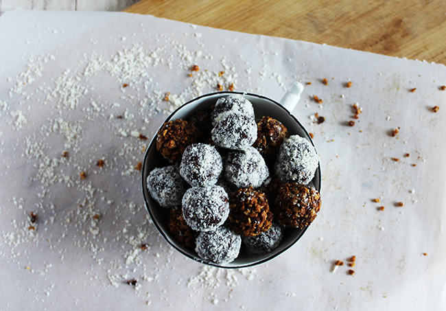 Healthy Chocolate Bourbon Balls - No Bake 4 Ingredients