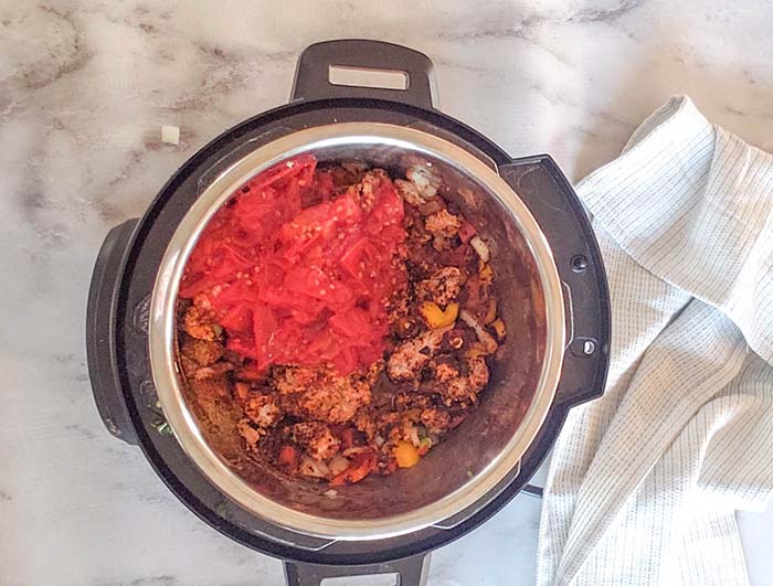 turkey chili in instant pot with tomaotes