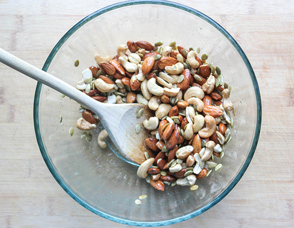 ingredients for cashew clusters in a bowl