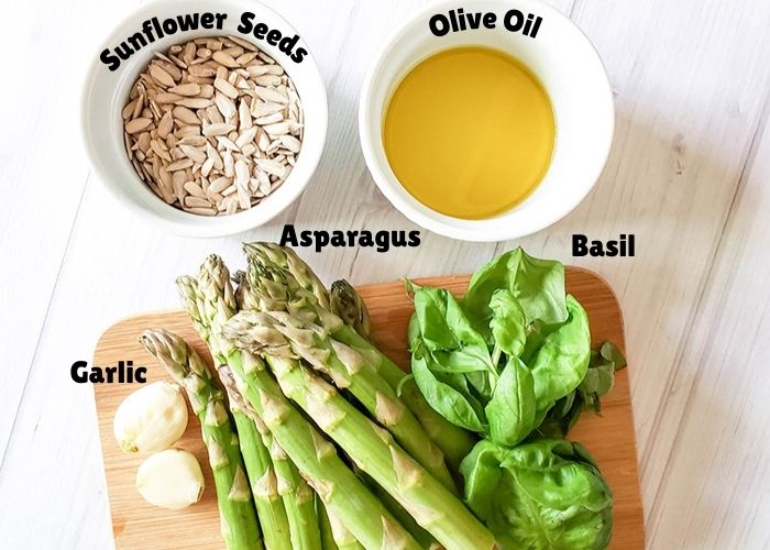 The ingredients for the pesto: sunflower seeds, olive oil, garlic asparagus basil