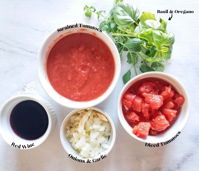 a picture of the marinara sauce ingredients 