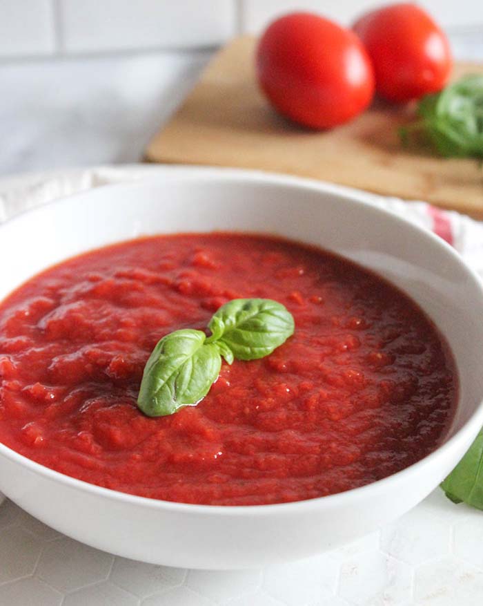 a close up picture of marinara sauce in a white bowl