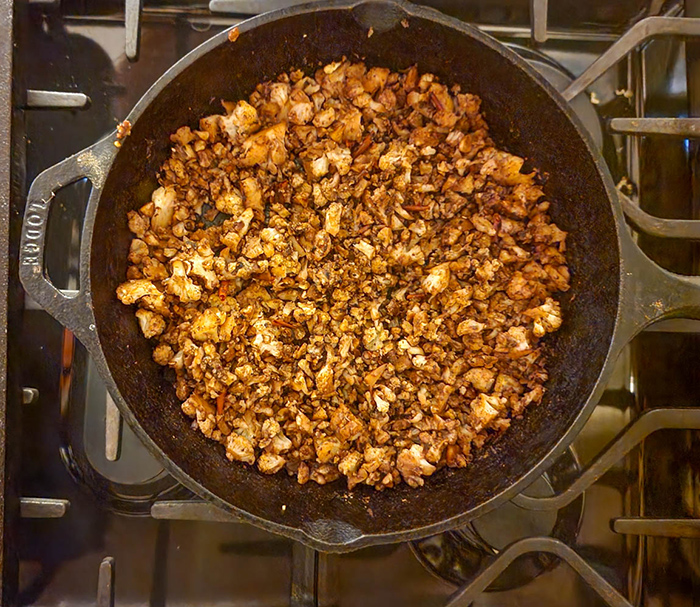 Process cauliflower and walnuts cooking with spices