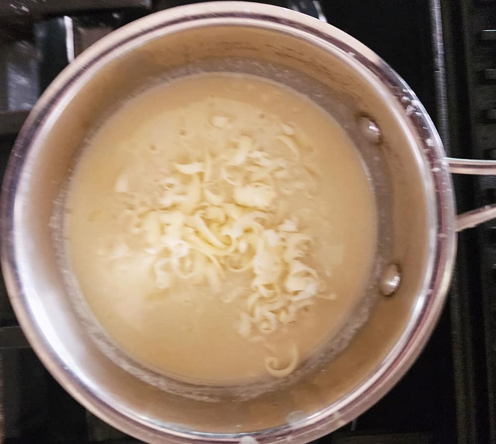 a picture of cream sauce with cheese