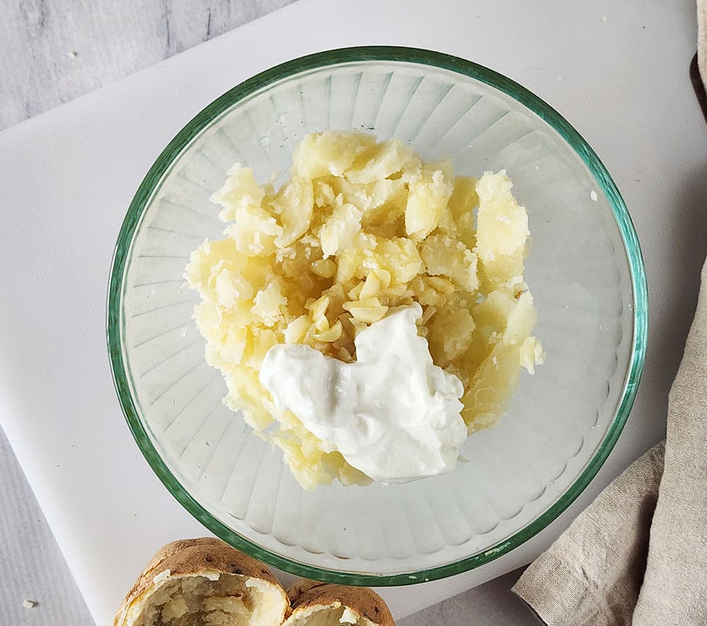 a picture of potato flesh with Greek yogurt on top